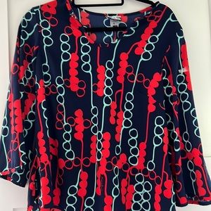 Manuheali’i size small 100% polyester. Like new condition.